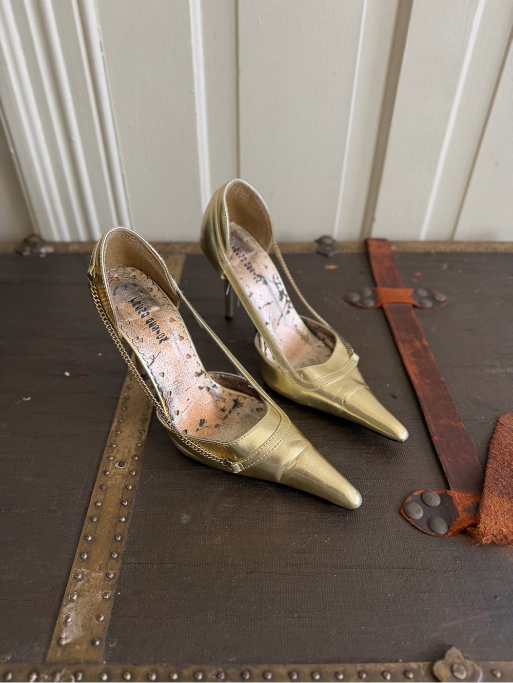 Women’s Metallic Gold Pointed-Toe Heels